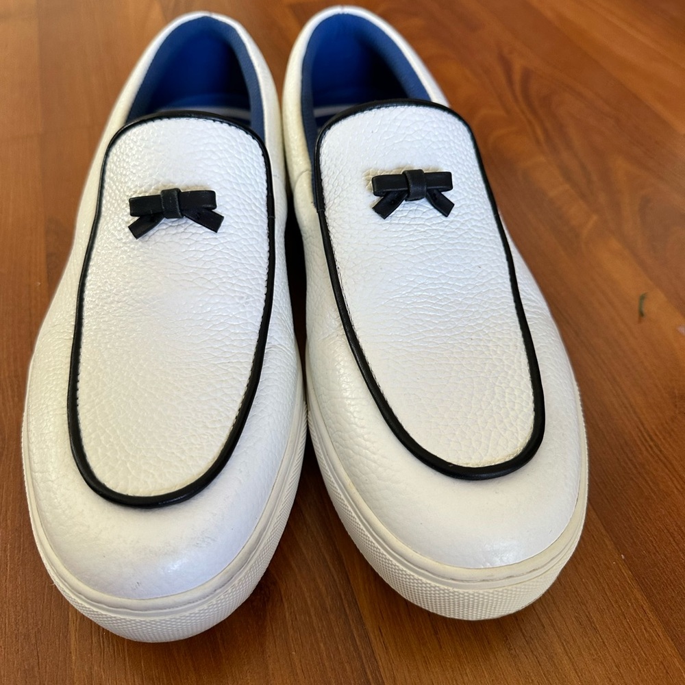 G/Fore Men‘s Golf Shoes in Color White with Black Bow in Size US 10.5